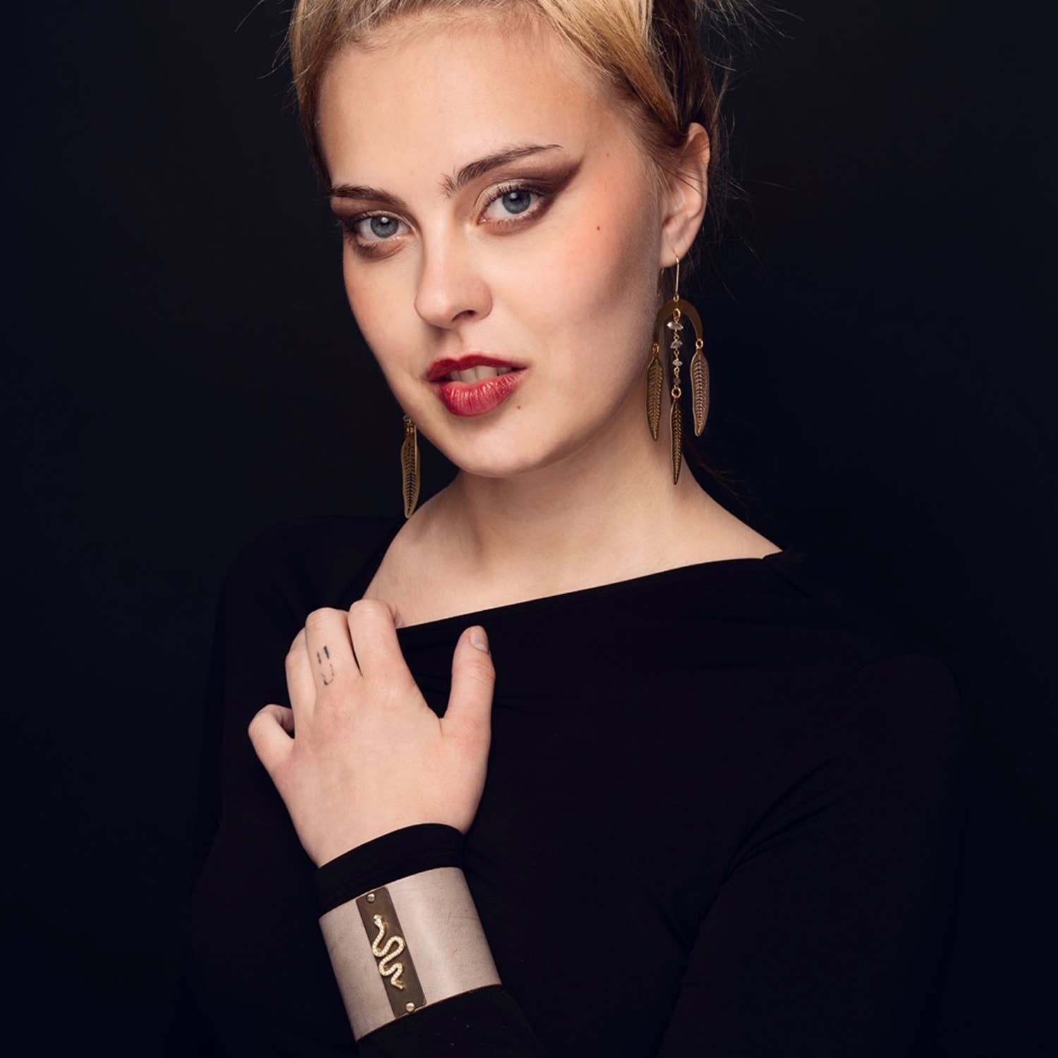 2" Leather Cuff w/ Pave Dagger w/ Crystals: Distressed Vintage Cream